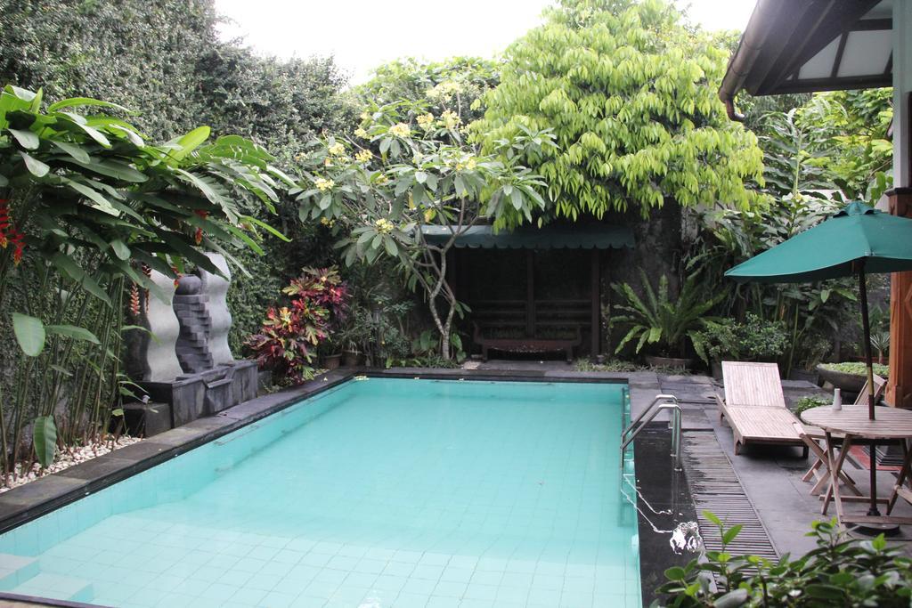 Griya Yunika Hotel Yogyakarta Exterior photo