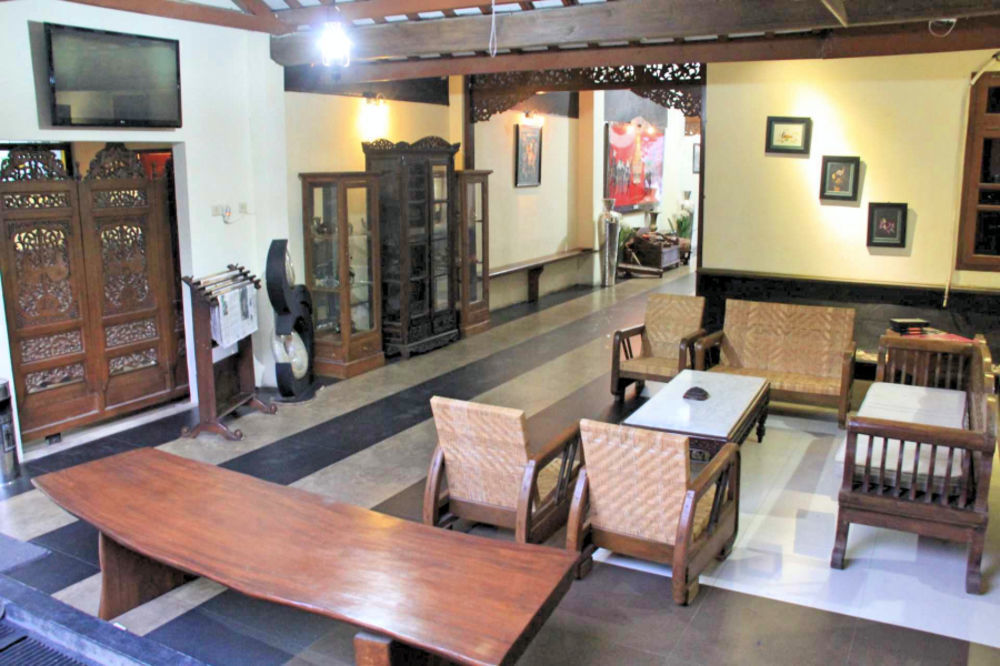 Griya Yunika Hotel Yogyakarta Exterior photo