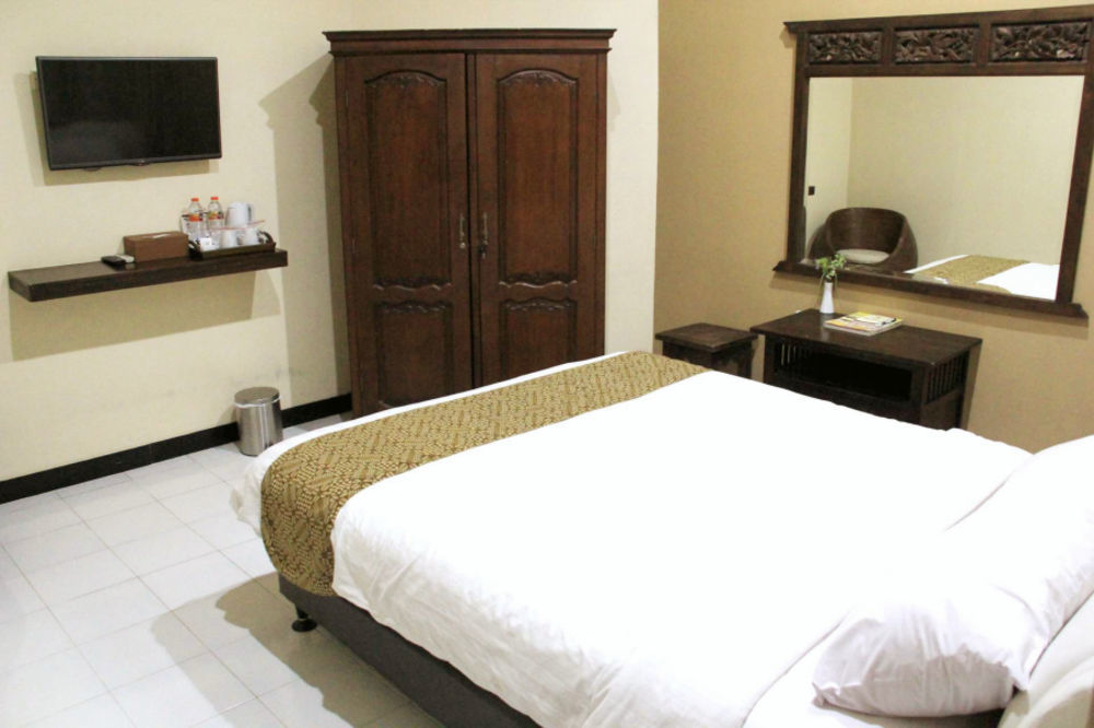 Griya Yunika Hotel Yogyakarta Exterior photo