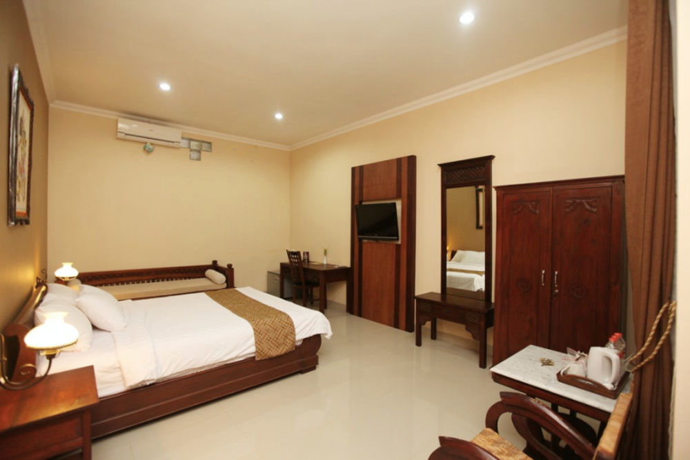 Griya Yunika Hotel Yogyakarta Exterior photo