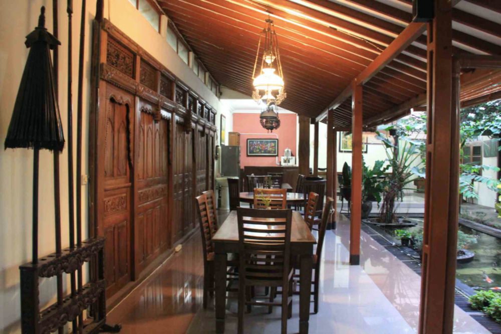 Griya Yunika Hotel Yogyakarta Exterior photo