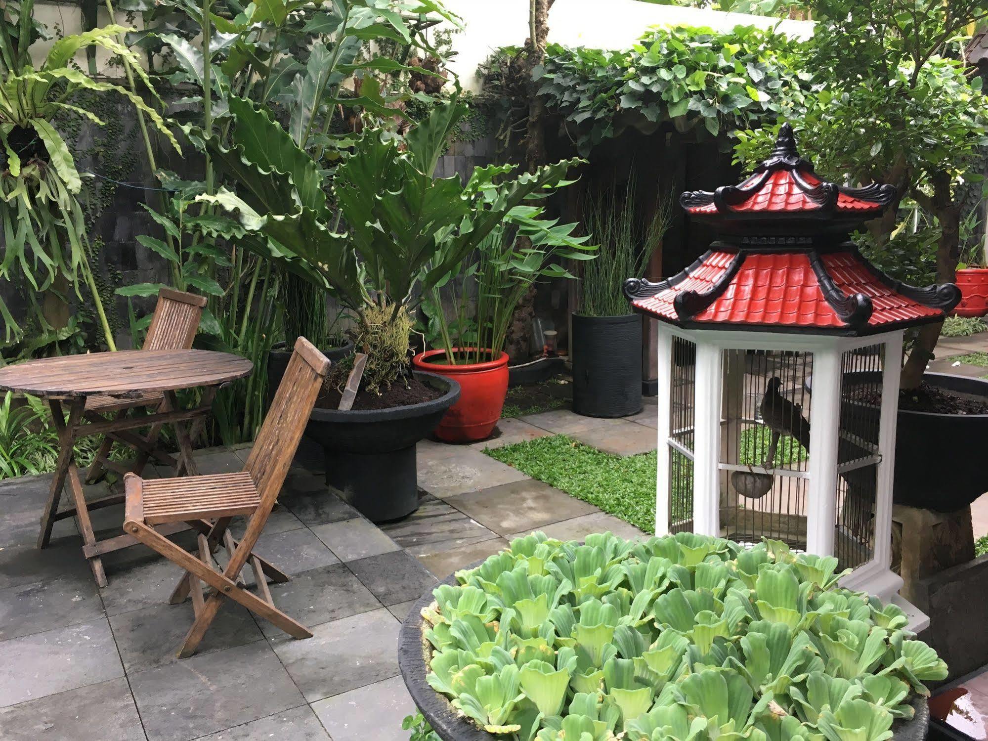Griya Yunika Hotel Yogyakarta Exterior photo